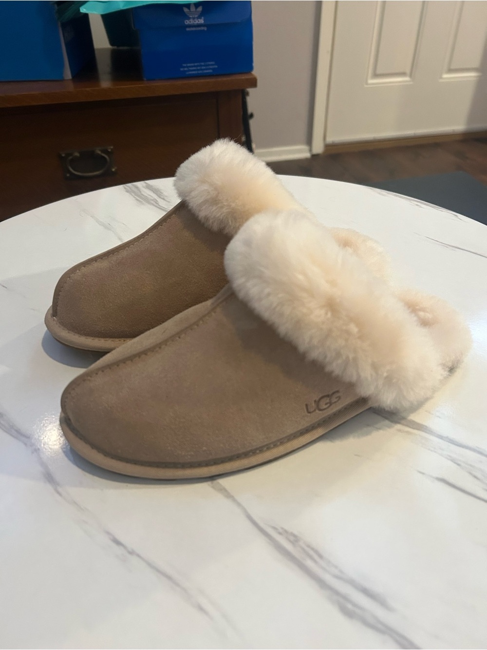 UGG Scuffette II Sand Women’s Size 8 Suede Sheepskin Slippers – Brand New